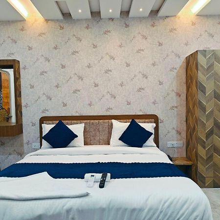 Hotel The Pushpraj バラナシ エクステリア 写真