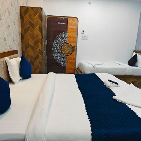 Hotel The Pushpraj バラナシ エクステリア 写真