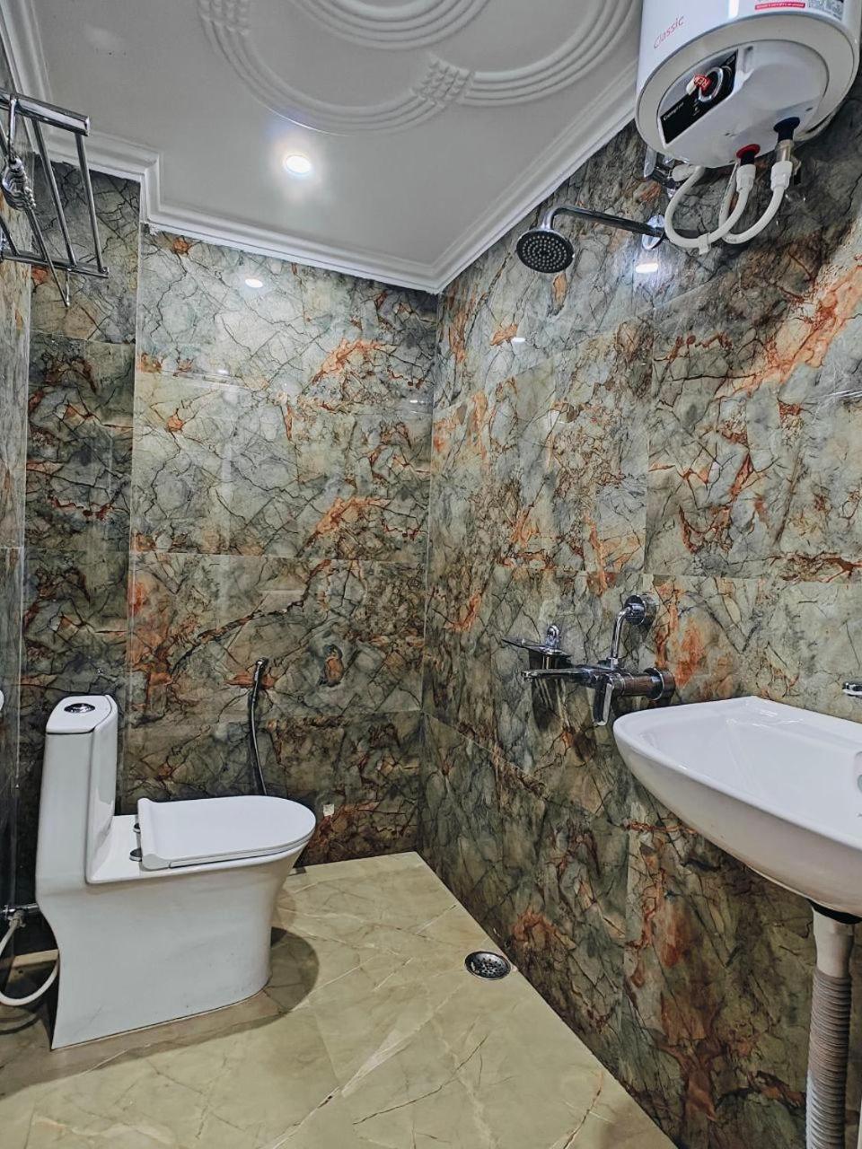 Hotel The Pushpraj バラナシ エクステリア 写真