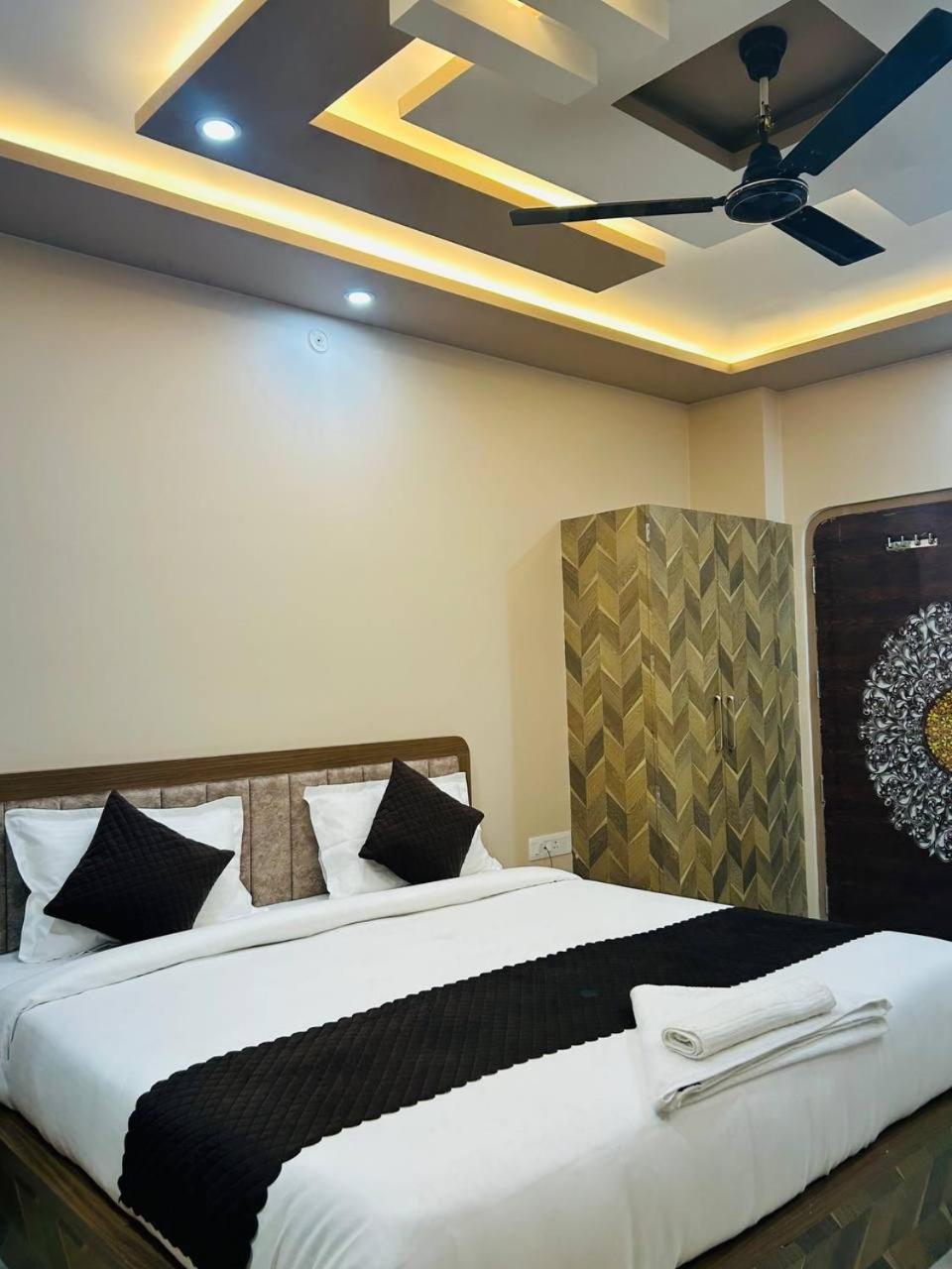 Hotel The Pushpraj バラナシ エクステリア 写真
